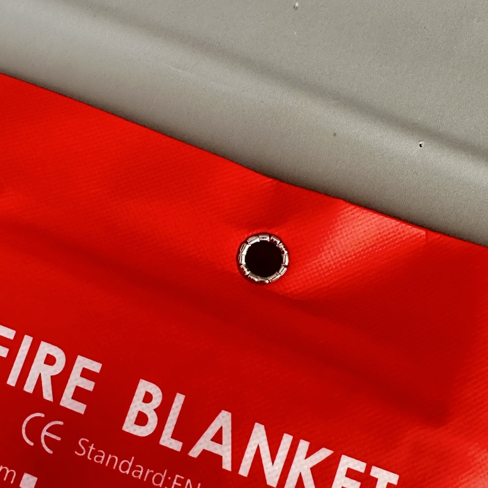Fire Blanket Kitchen - ผ้าห่มกันไฟแบบพกพา ผ้าใยแก้วเพื่อความปลอดภัย อุปกรณ์ฉุกเฉินสำหรับใช้ในครัว ป้องกันไฟจากไขมัน อุปกรณ์ดับเพลิง
